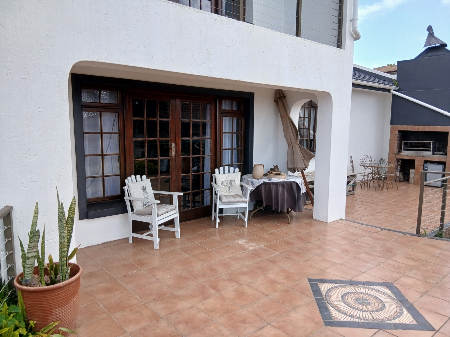 3 Bedroom Property for Sale in Wavecrest Eastern Cape